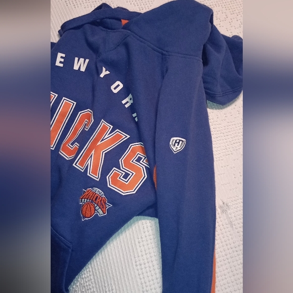 New York Knicks Hands High Hoodie. S Unisex - Picture 6 of 8